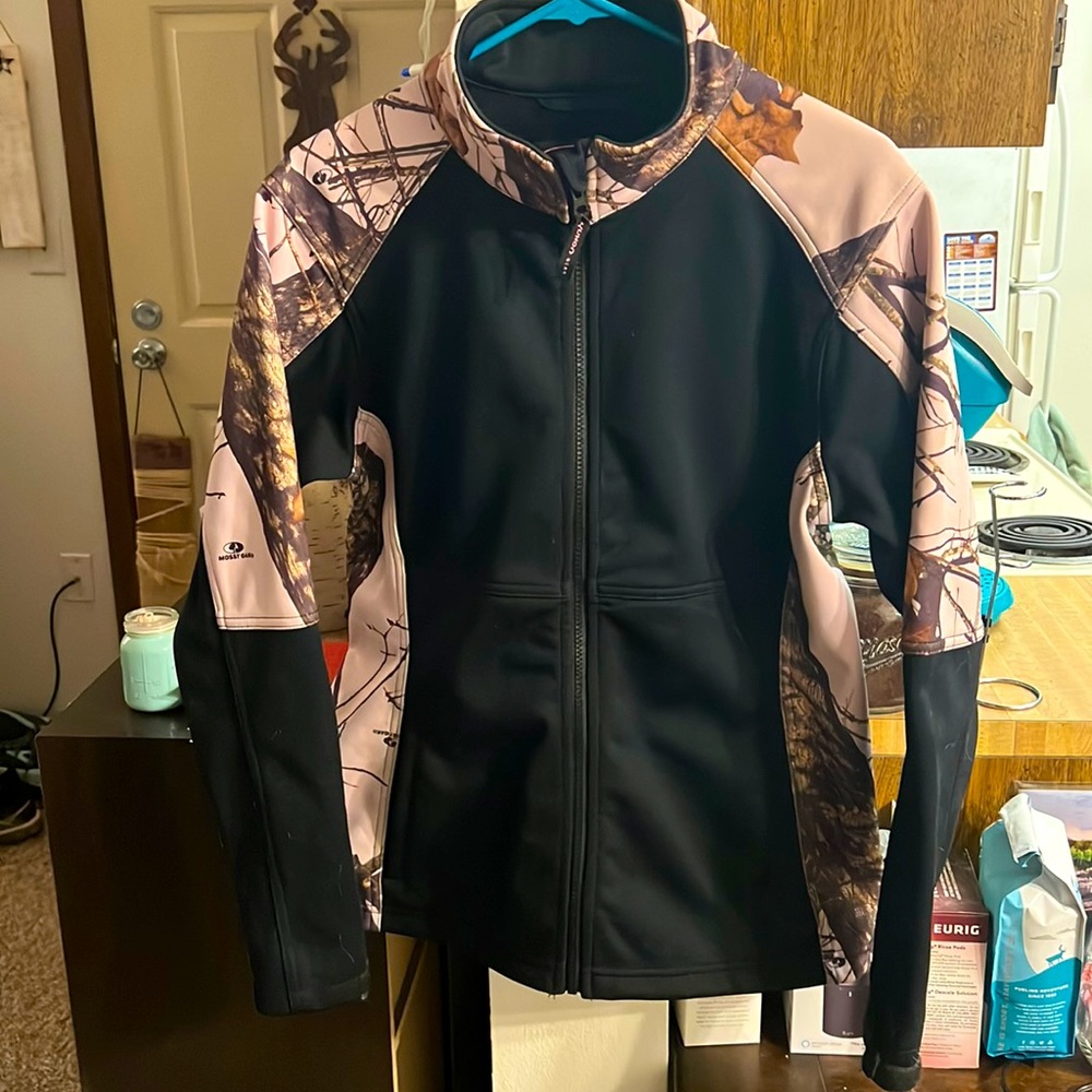 Mossy Oak Yukon Pink Camo soft shell jacket, Size Medium